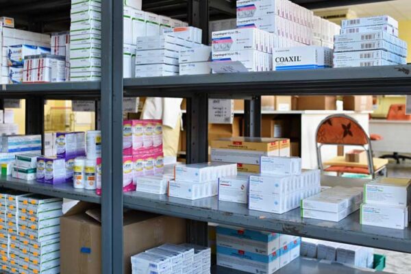 Medicines_on_shelves